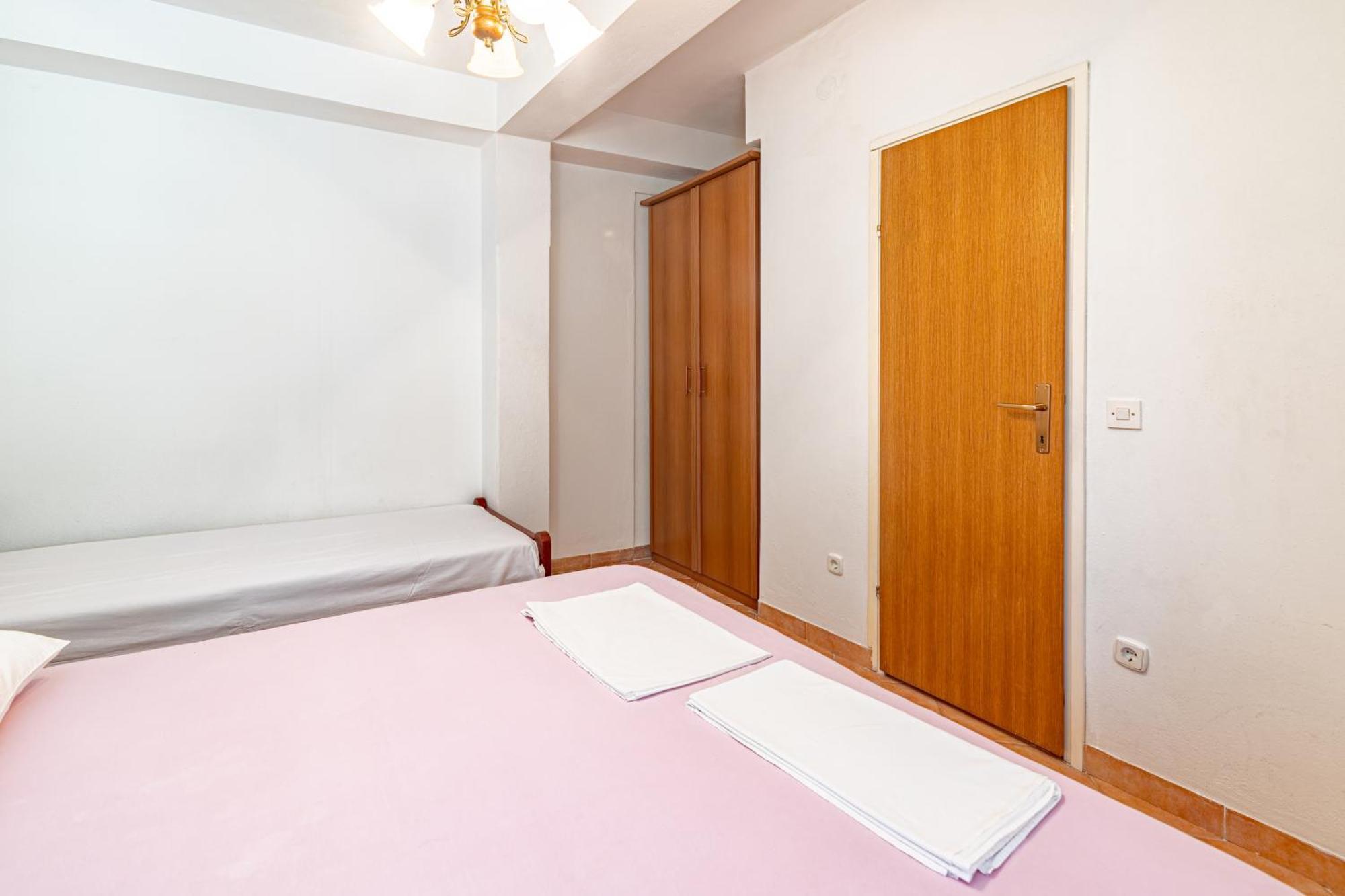 Apartments And Rooms With Parking Space Hvar - 15706 Hvar Town Oda fotoğraf